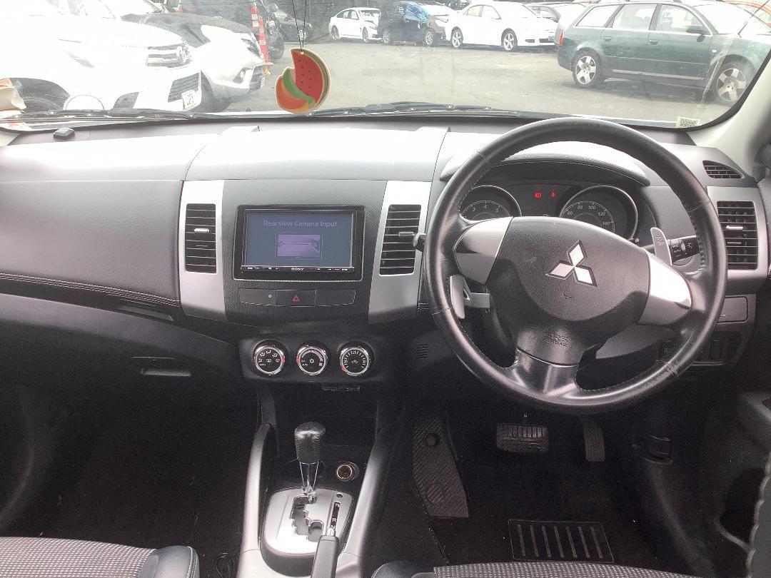 Photo '11' of Mitsubishi Outlander