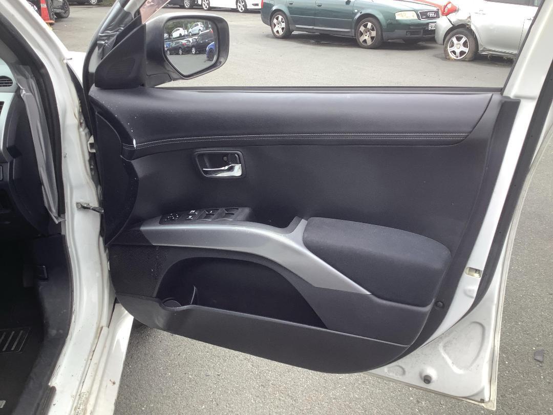 Photo '13' of Mitsubishi Outlander