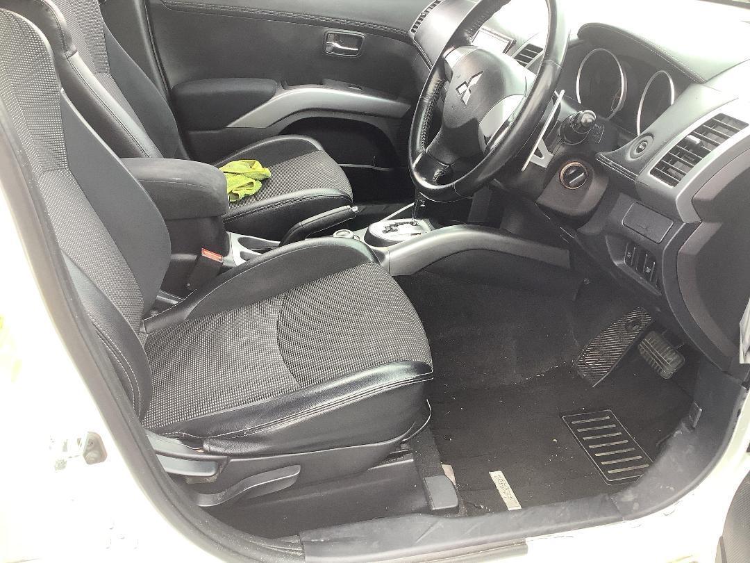 Photo '15' of Mitsubishi Outlander