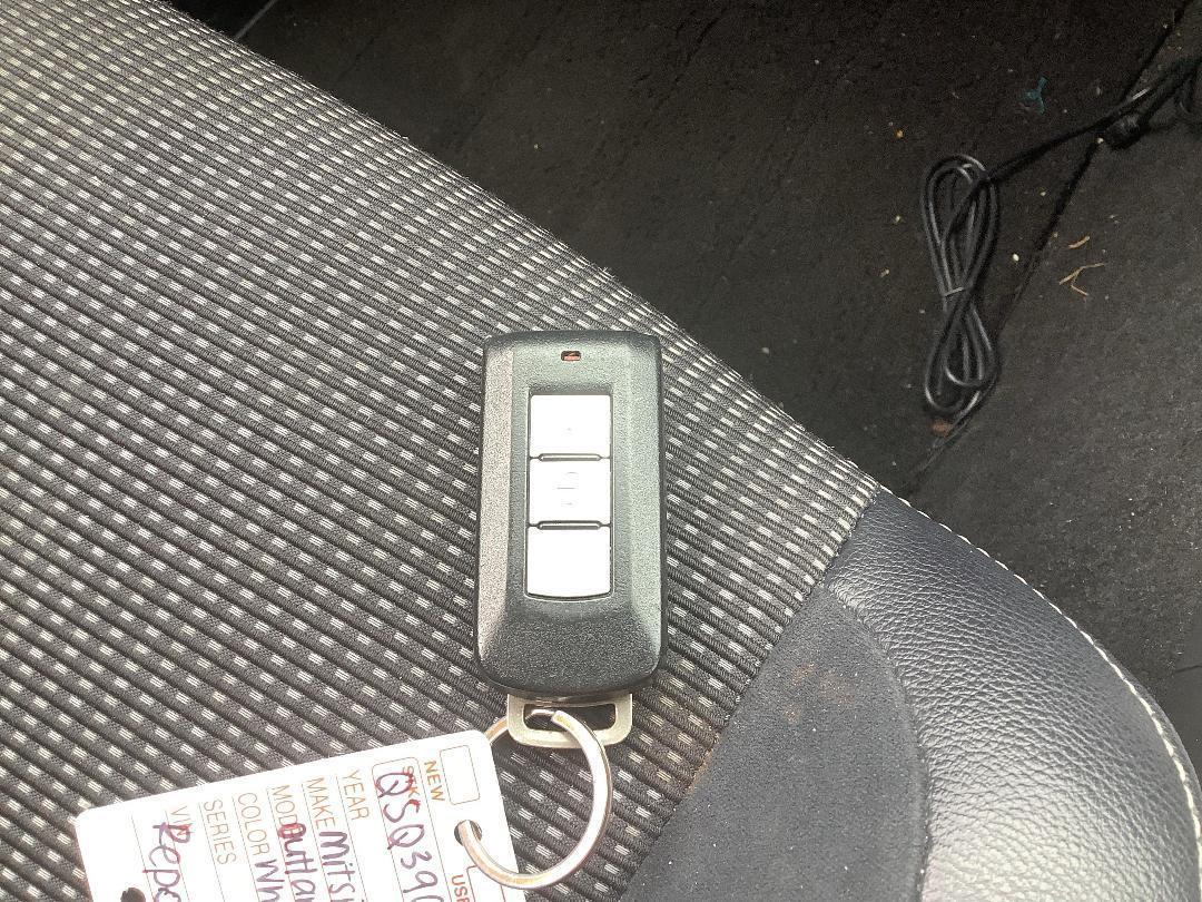 Photo '18' of Mitsubishi Outlander