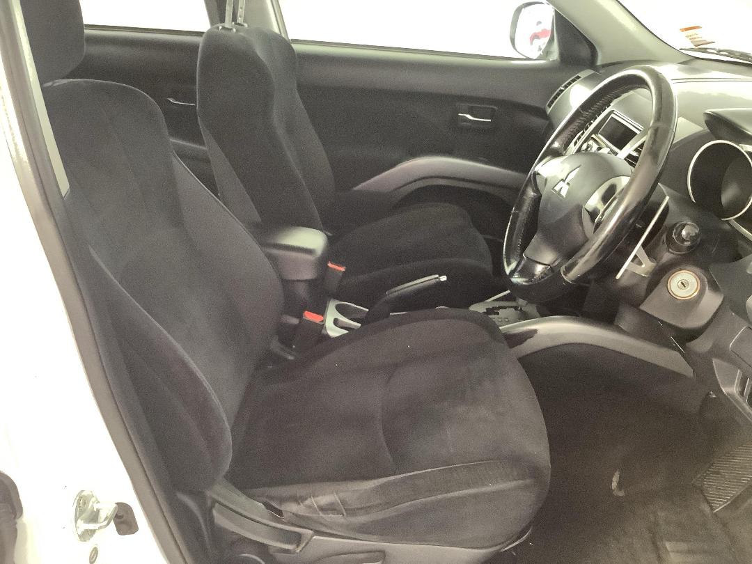 Photo '16' of Mitsubishi Outlander Photo '16' of Mitsubishi Outlander