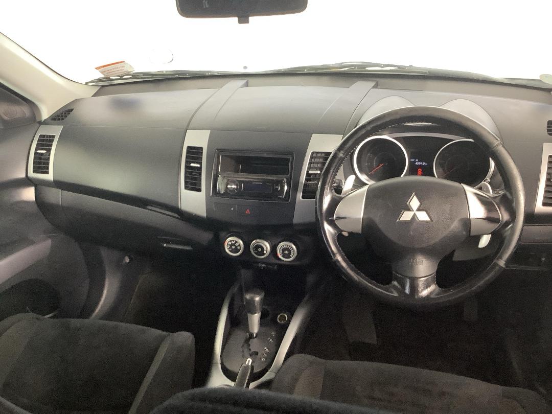 Photo '17' of Mitsubishi Outlander Photo '17' of Mitsubishi Outlander