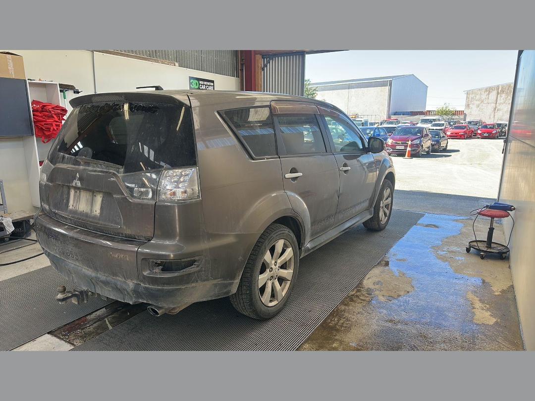 Photo '8' of Mitsubishi Outlander Photo '8' of Mitsubishi Outlander