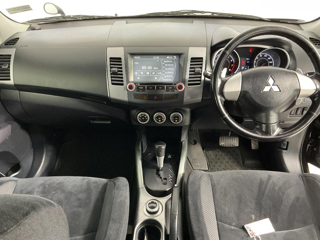 Photo '17' of Mitsubishi Outlander Photo '17' of Mitsubishi Outlander