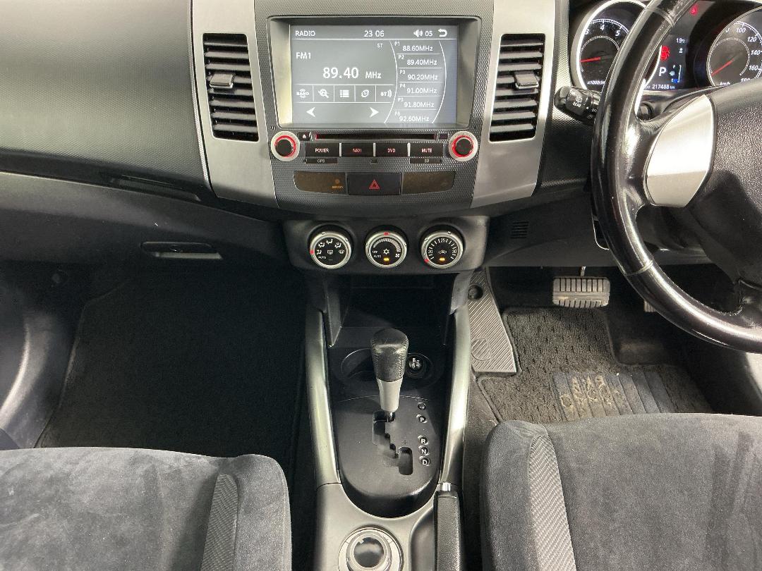 Photo '18' of Mitsubishi Outlander Photo '18' of Mitsubishi Outlander