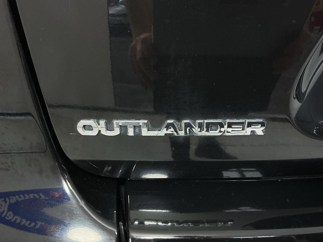 Photo '27' of Mitsubishi Outlander Photo '27' of Mitsubishi Outlander