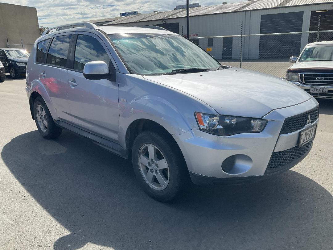 Photo '2' of Mitsubishi Outlander LS