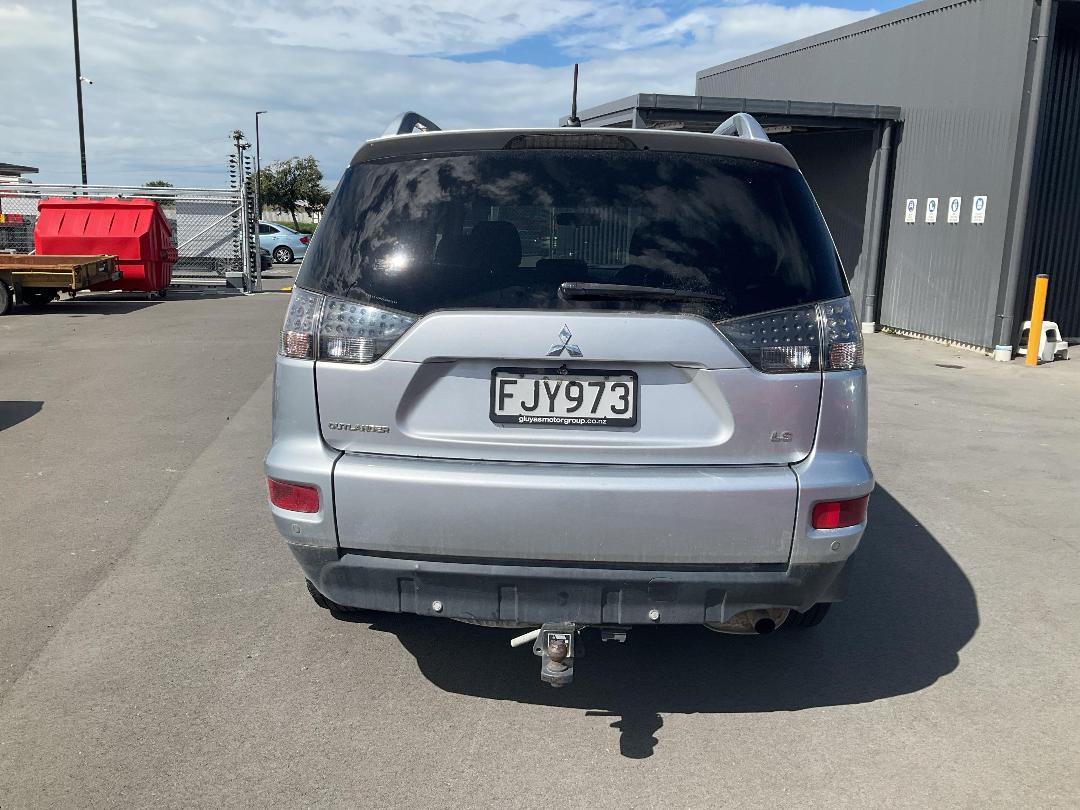 Photo '4' of Mitsubishi Outlander LS