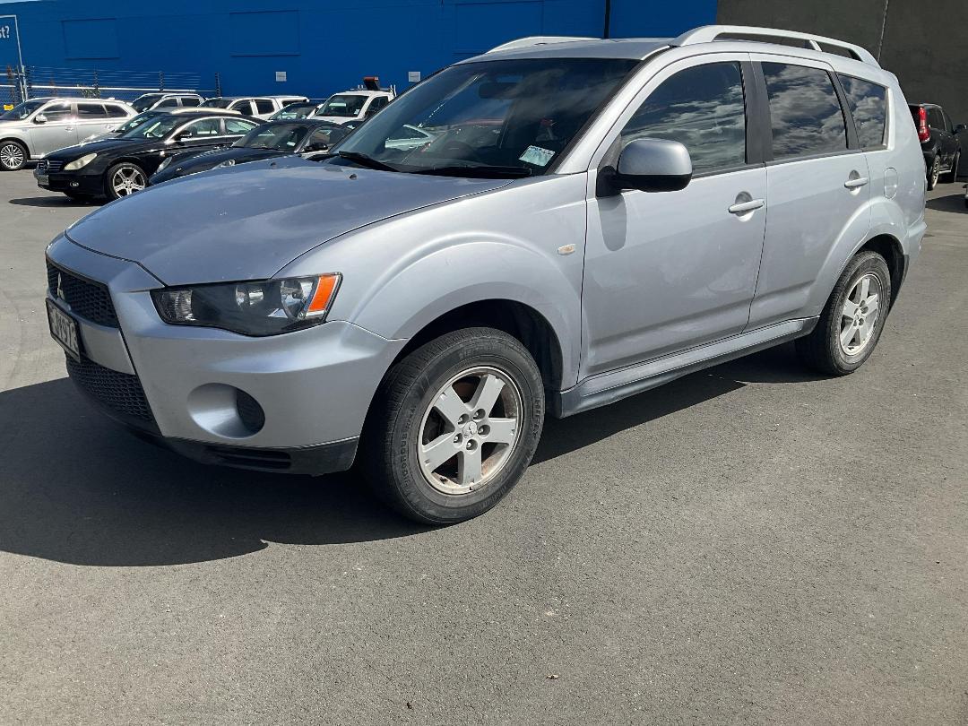 Photo '6' of Mitsubishi Outlander LS