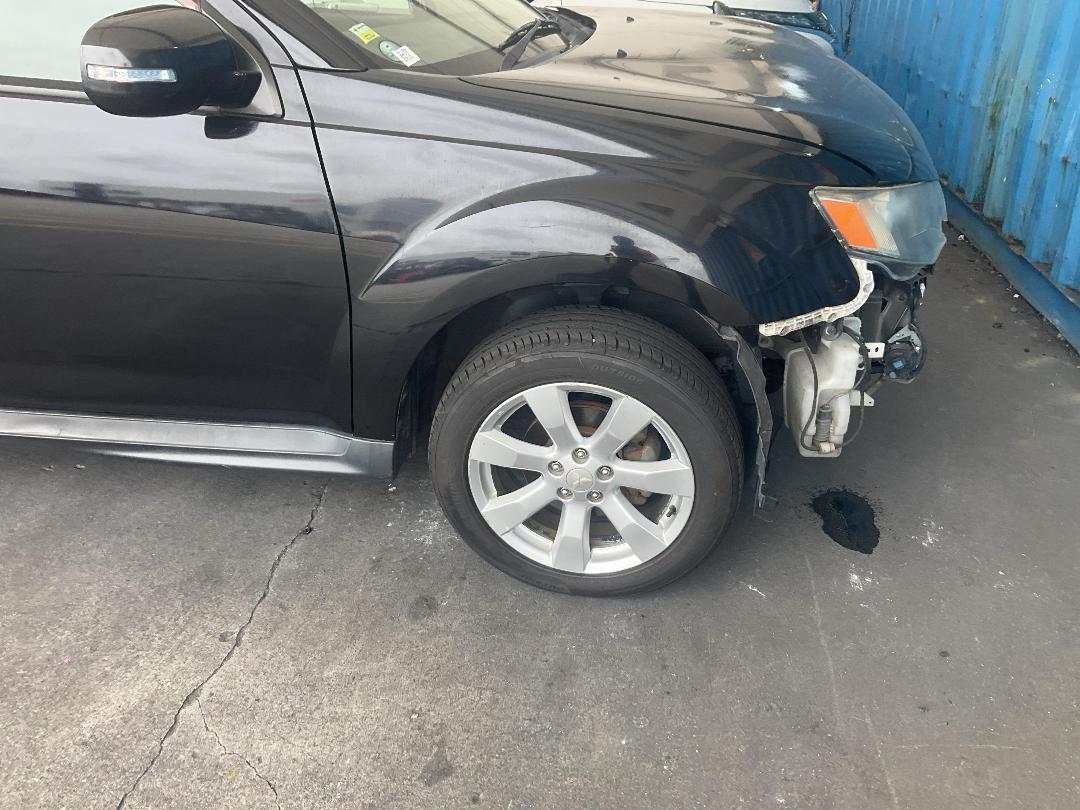 Photo '2' of Mitsubishi Outlander