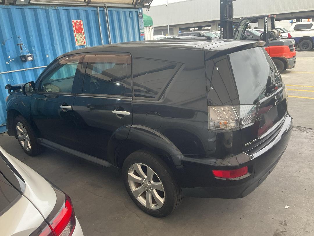 Photo '10' of Mitsubishi Outlander