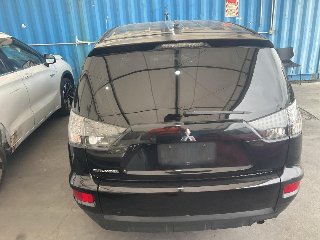 Photo '13' of Mitsubishi Outlander