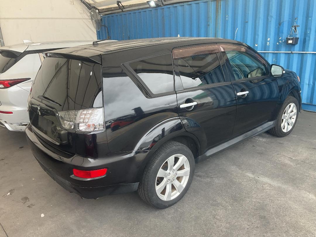 Photo '14' of Mitsubishi Outlander