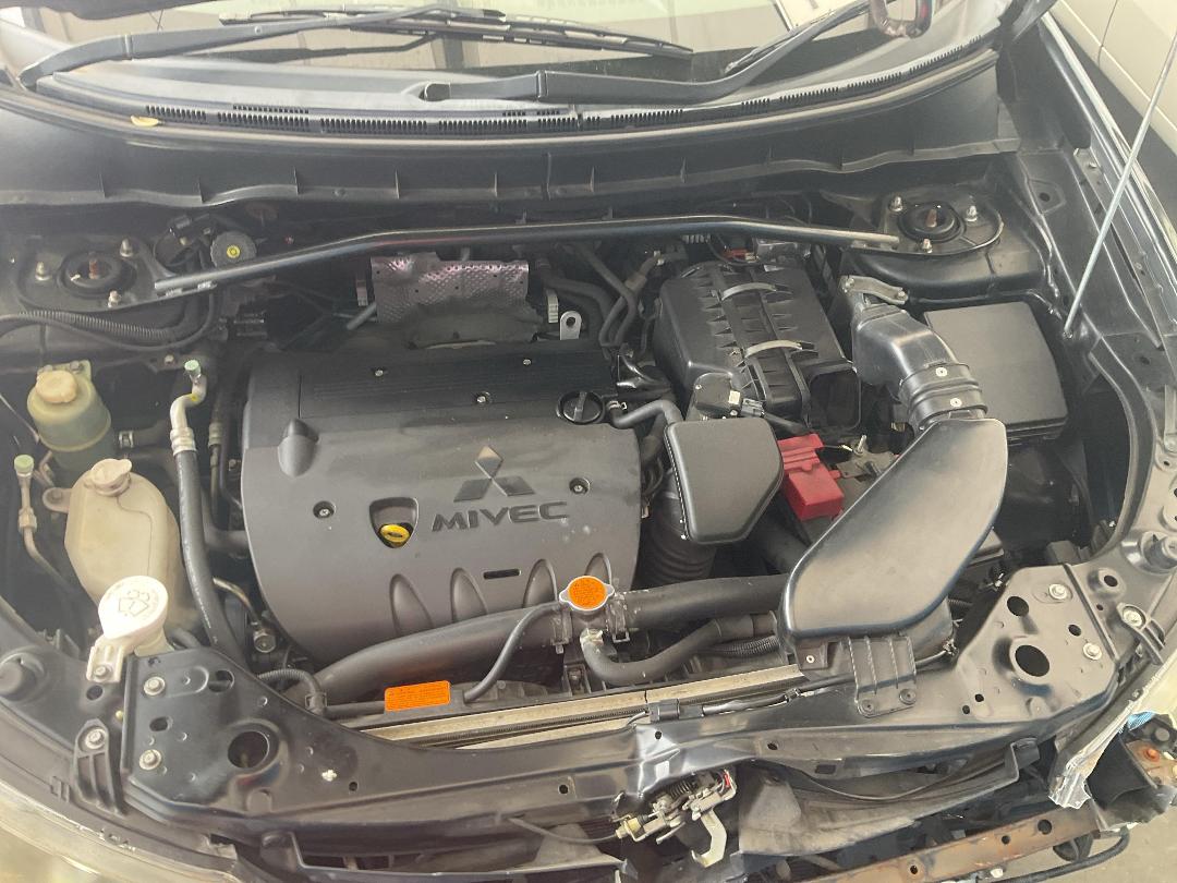 Photo '18' of Mitsubishi Outlander