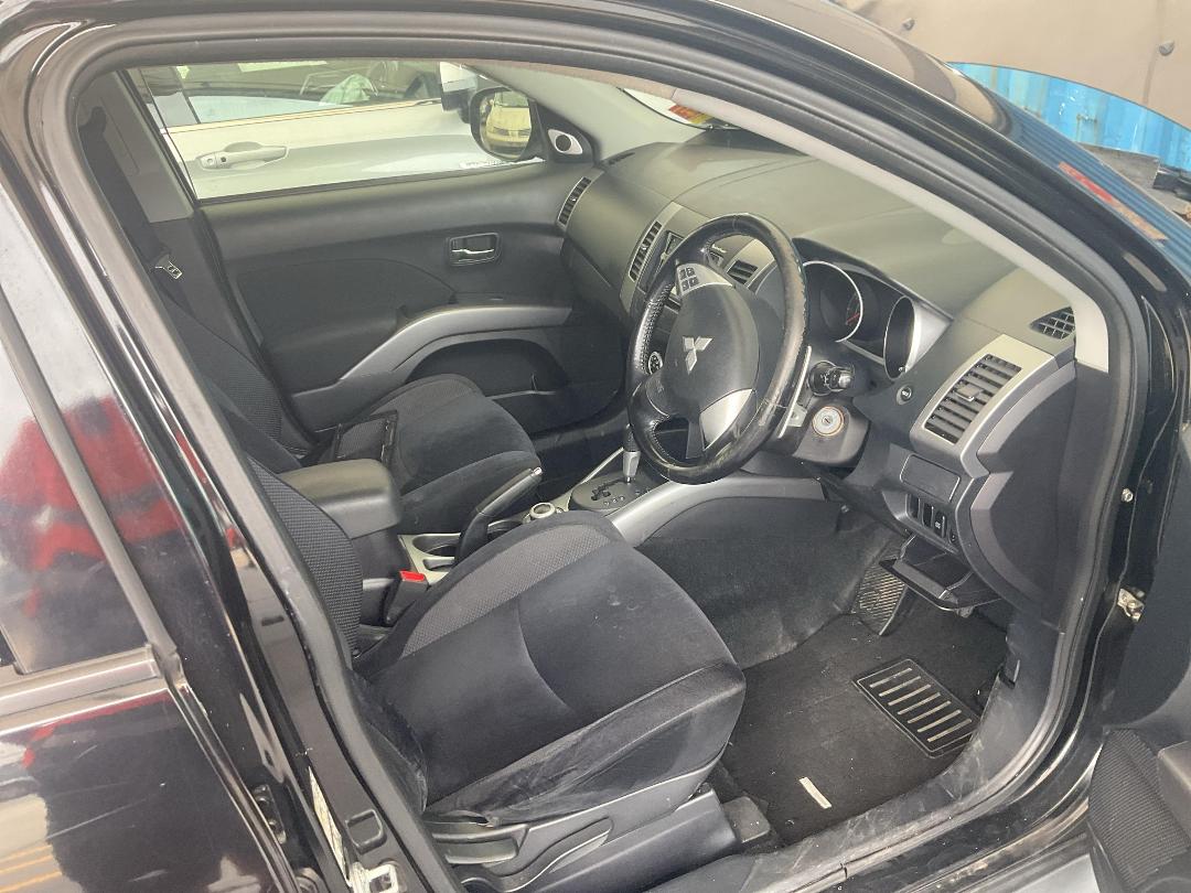 Photo '22' of Mitsubishi Outlander