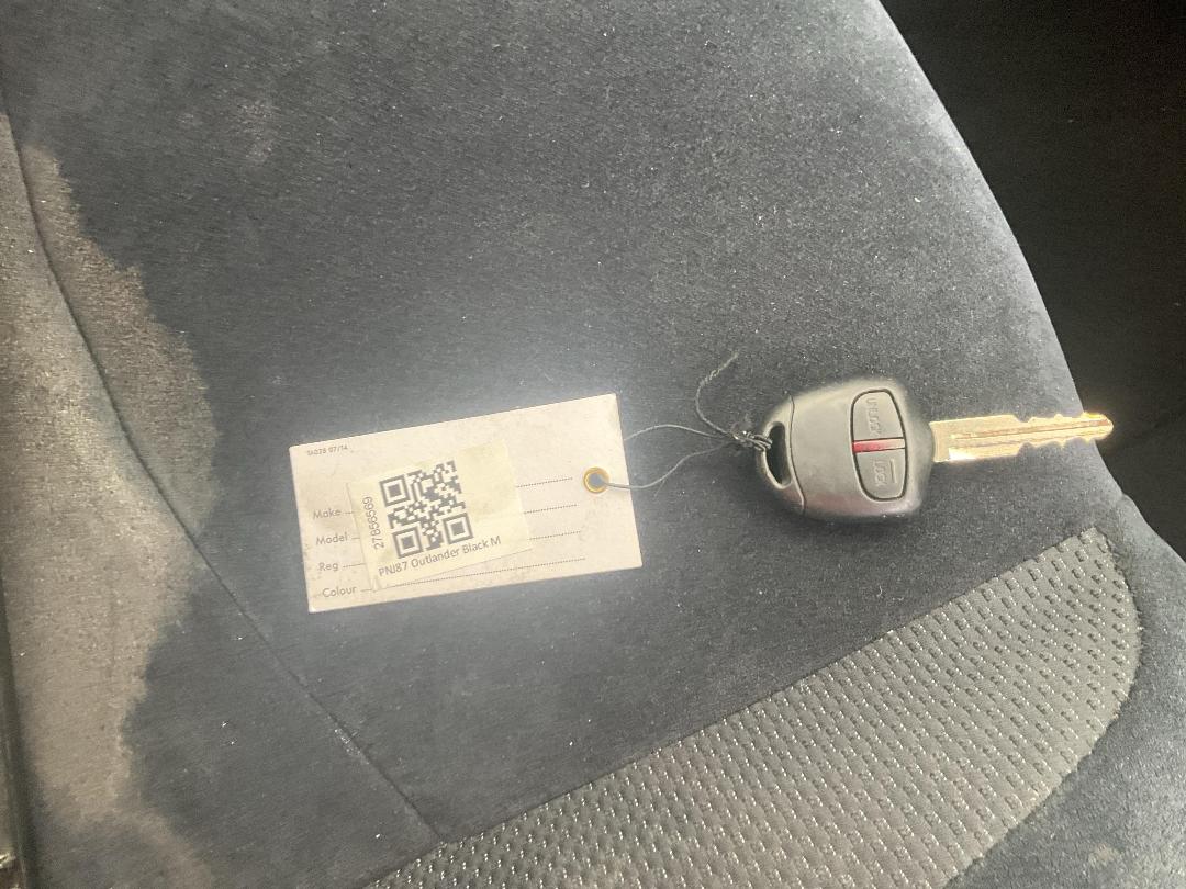 Photo '21' of Mitsubishi Outlander