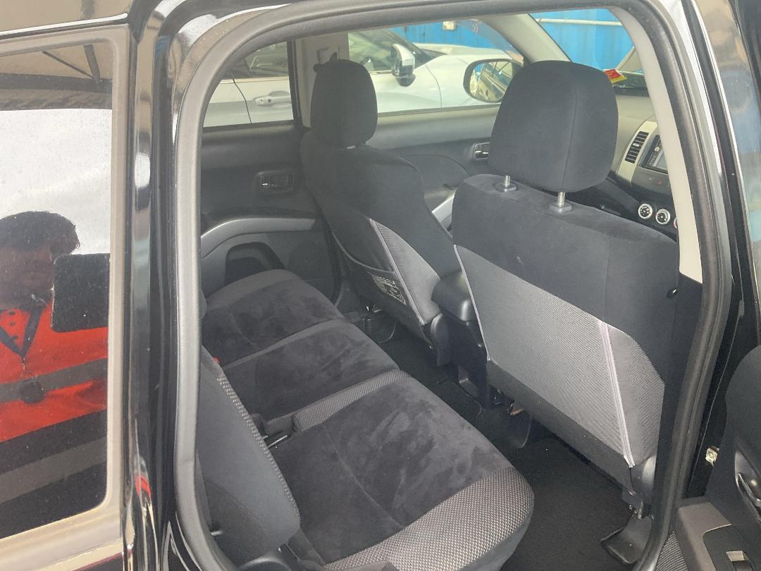 Photo '23' of Mitsubishi Outlander