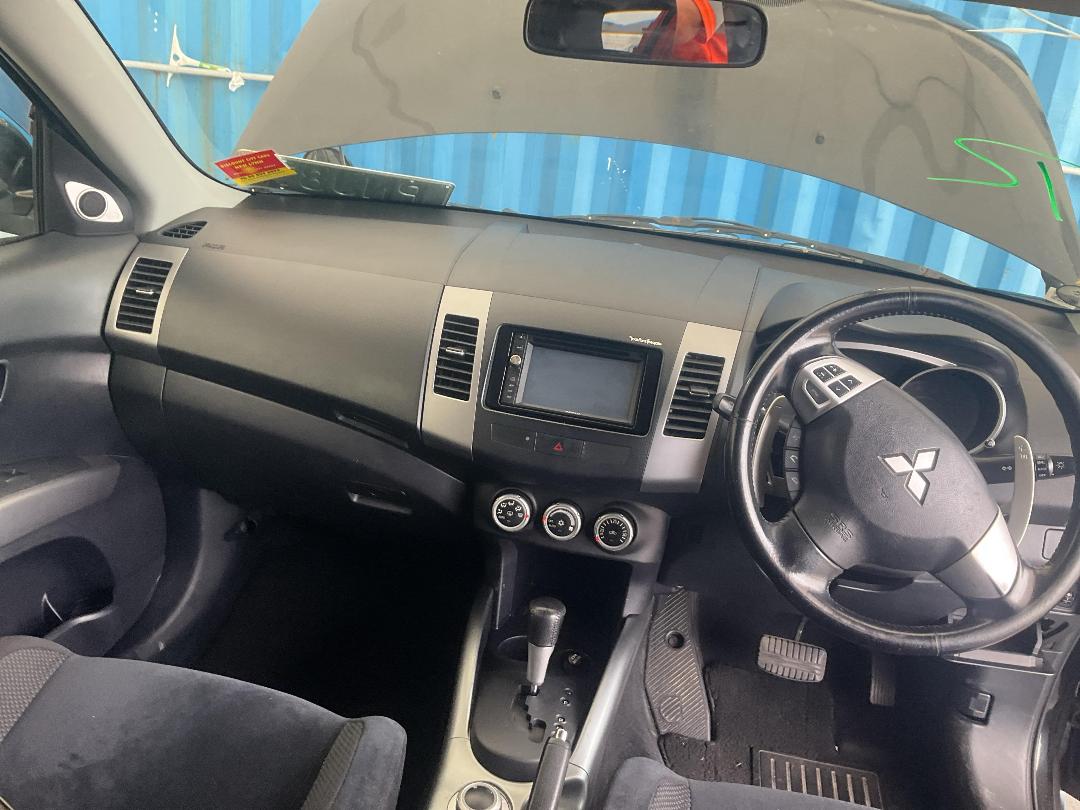 Photo '24' of Mitsubishi Outlander