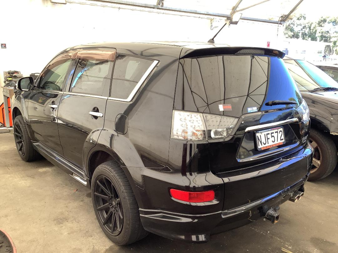 Photo '8' of Mitsubishi Outlander Photo '8' of Mitsubishi Outlander