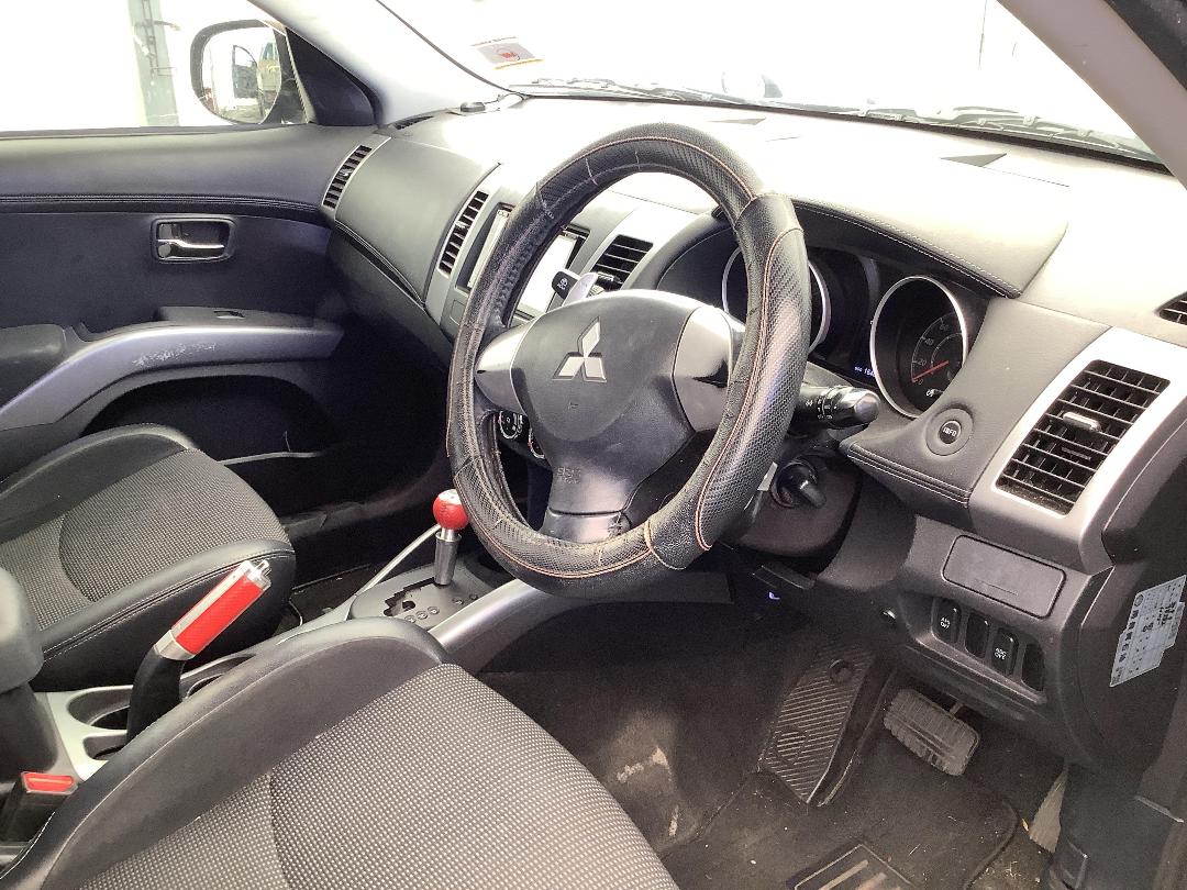 Photo '13' of Mitsubishi Outlander Photo '13' of Mitsubishi Outlander