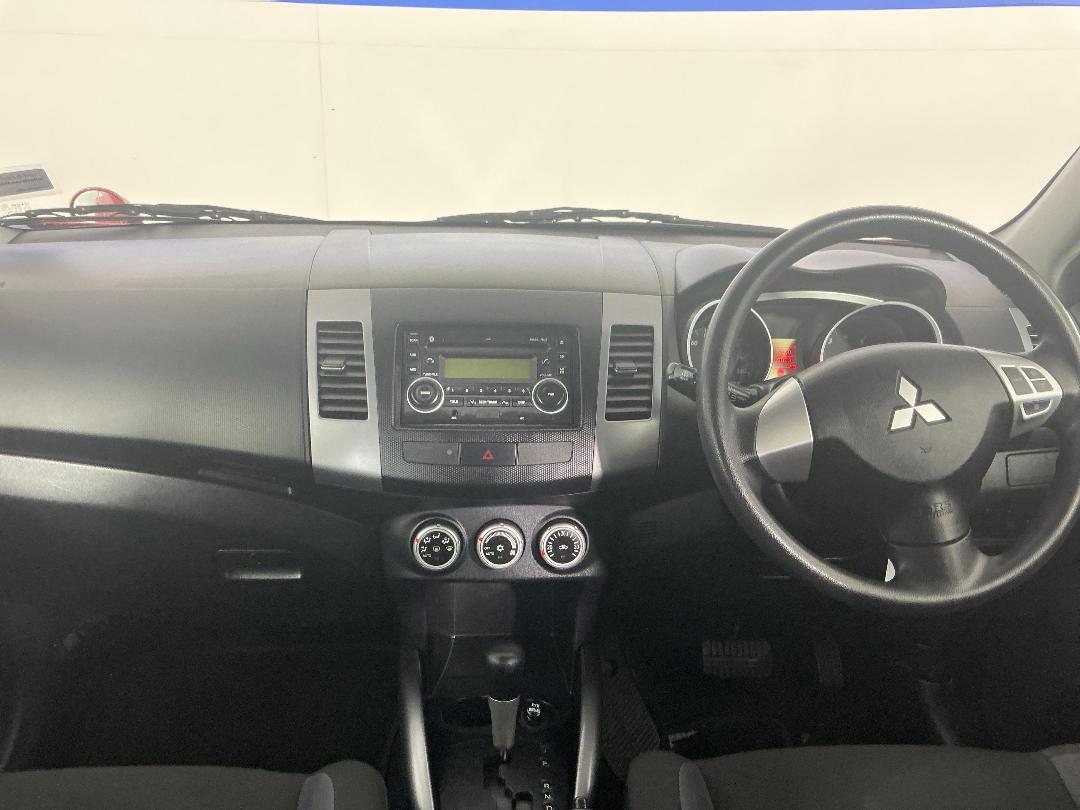 Photo '17' of Mitsubishi Outlander Photo '17' of Mitsubishi Outlander