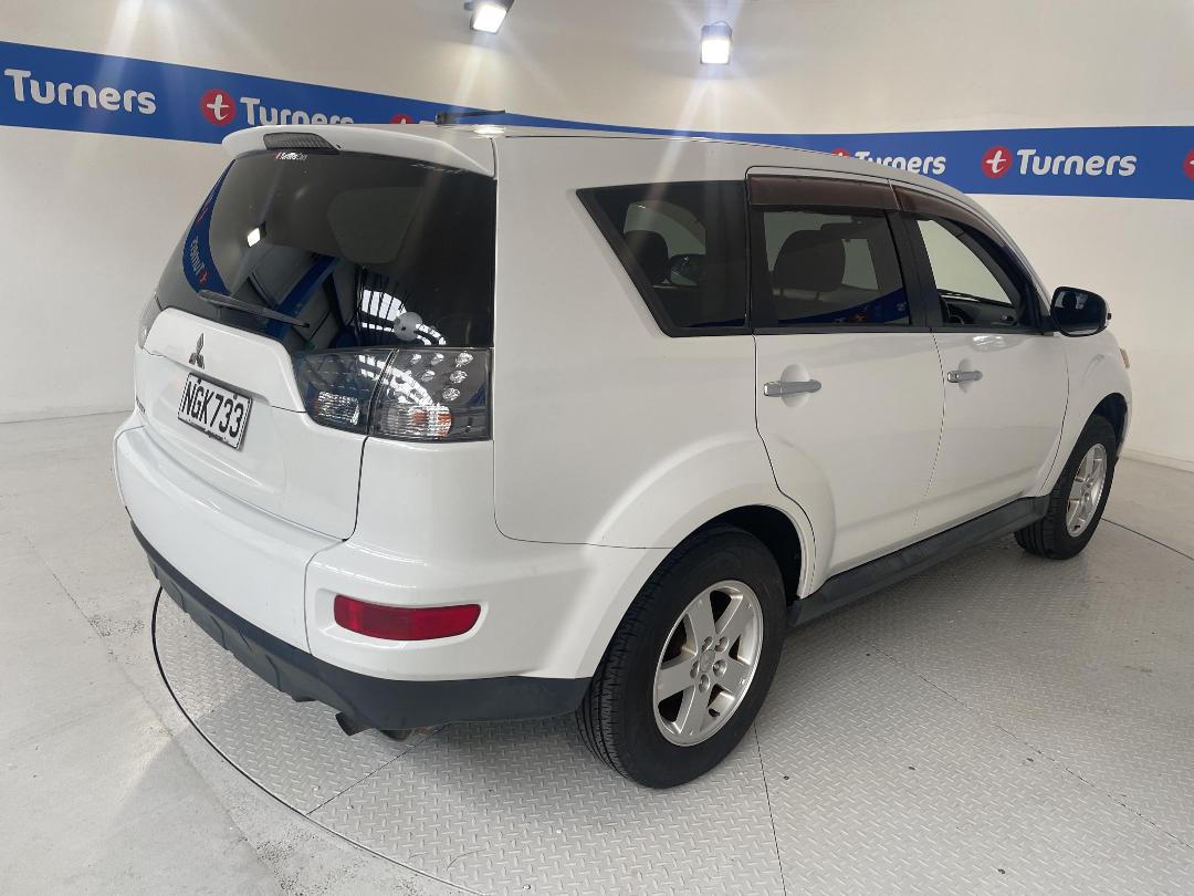 Photo '7' of Mitsubishi Outlander