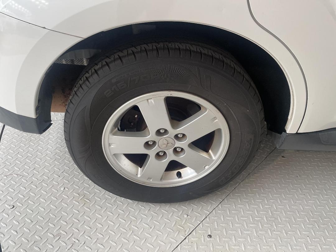 Photo '12' of Mitsubishi Outlander