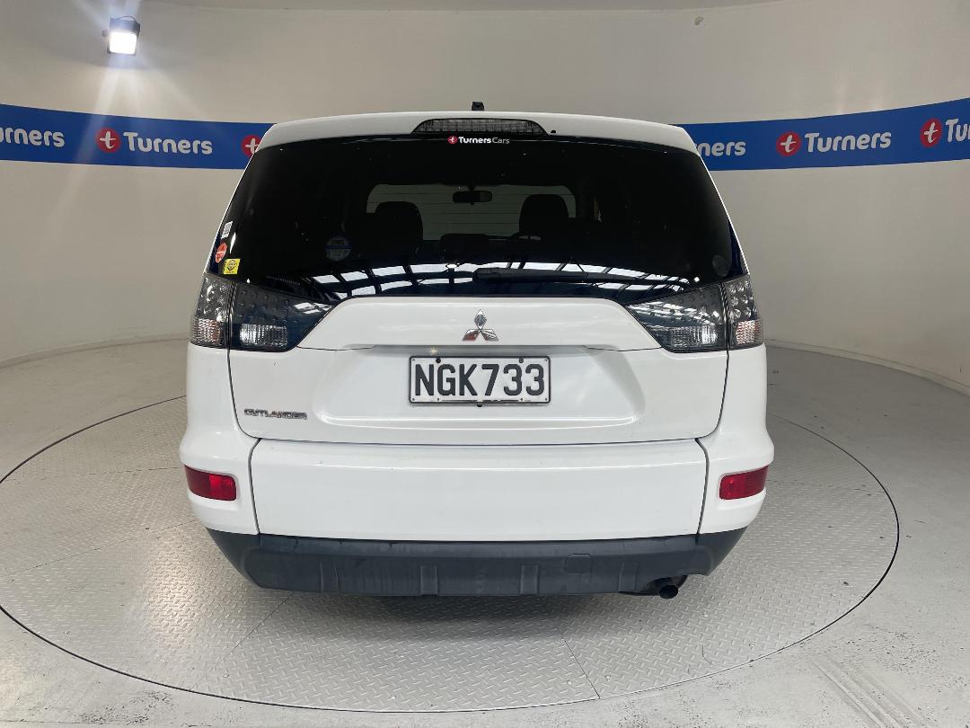 Photo '6' of Mitsubishi Outlander