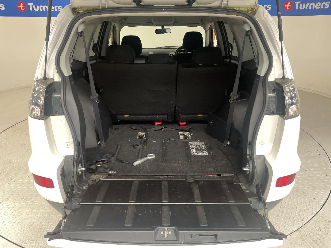 Photo '14' of Mitsubishi Outlander