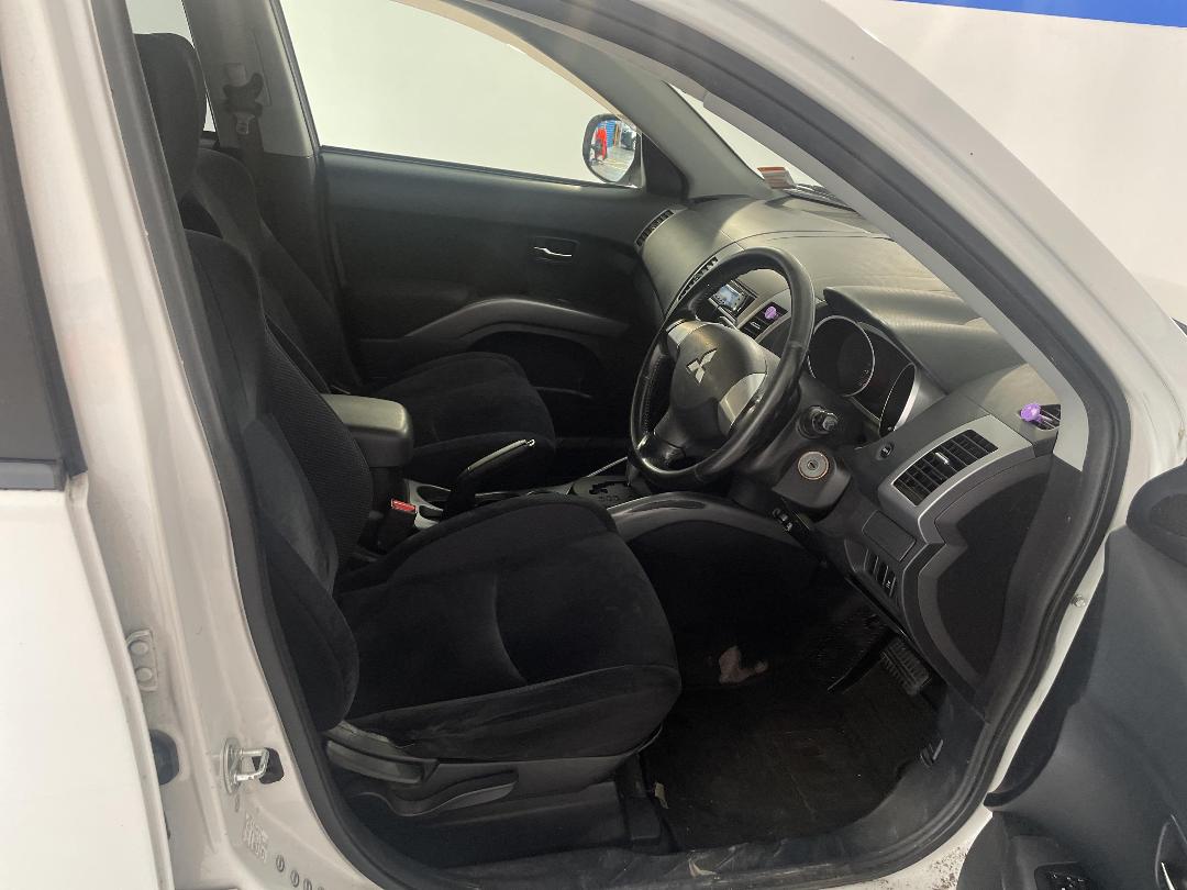 Photo '16' of Mitsubishi Outlander