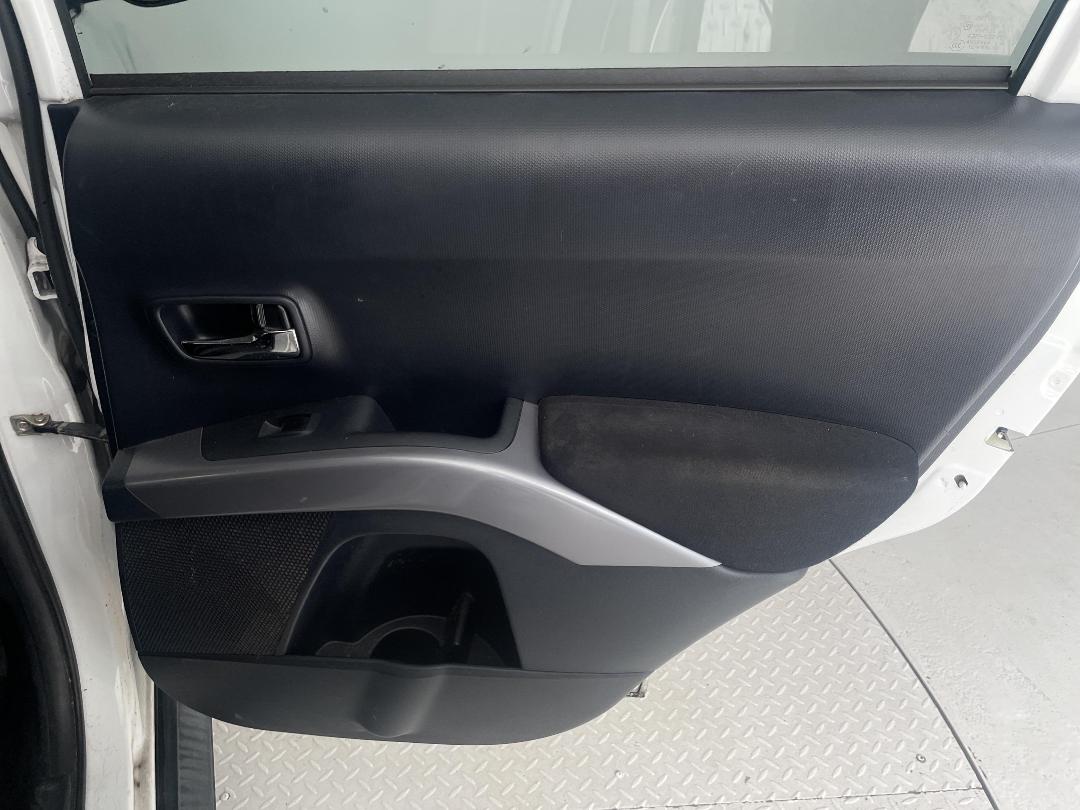 Photo '19' of Mitsubishi Outlander