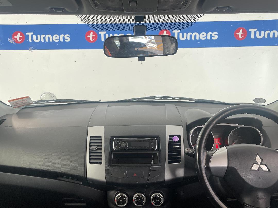 Photo '17' of Mitsubishi Outlander