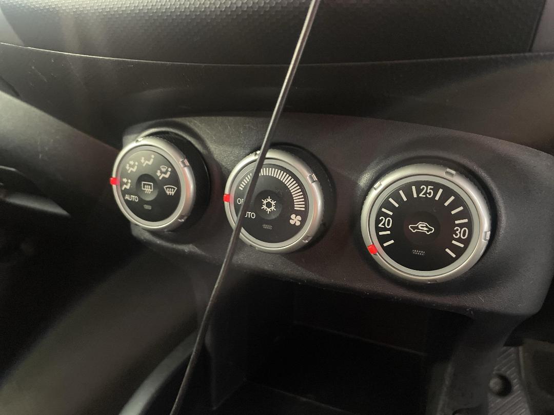 Photo '28' of Mitsubishi Outlander