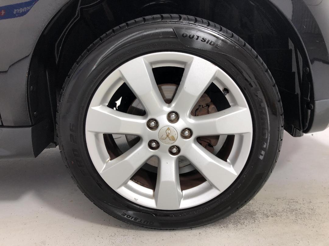 Photo '9' of Mitsubishi Outlander Photo '9' of Mitsubishi Outlander