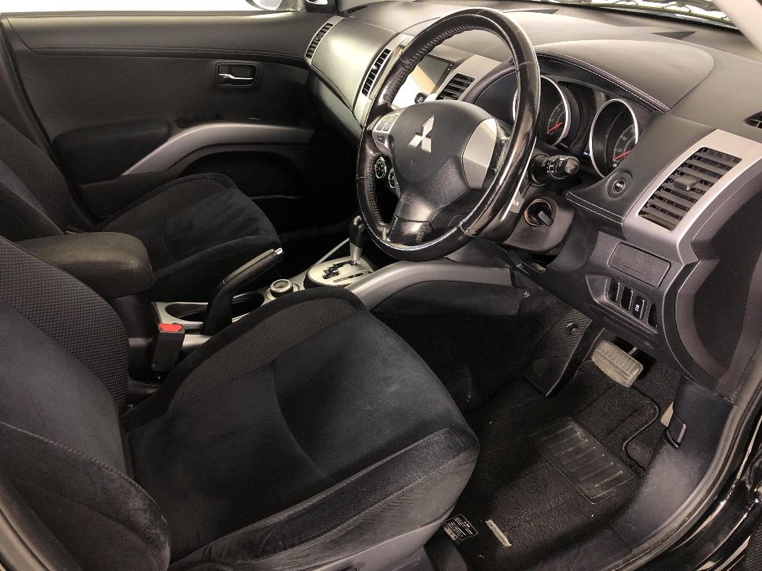 Photo '16' of Mitsubishi Outlander Photo '16' of Mitsubishi Outlander