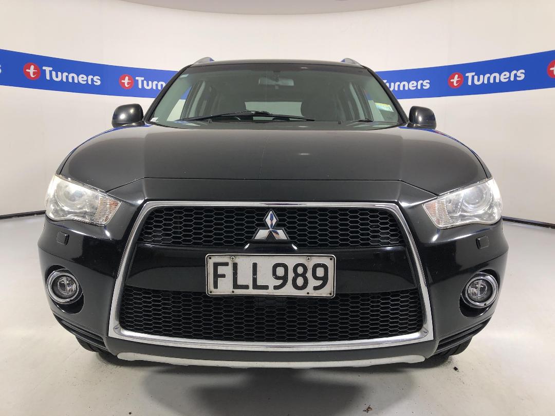 Photo '2' of Mitsubishi Outlander