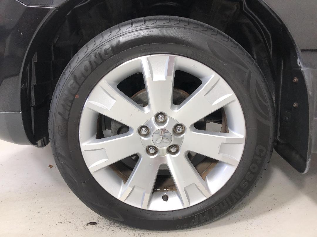 Photo '10' of Mitsubishi Outlander