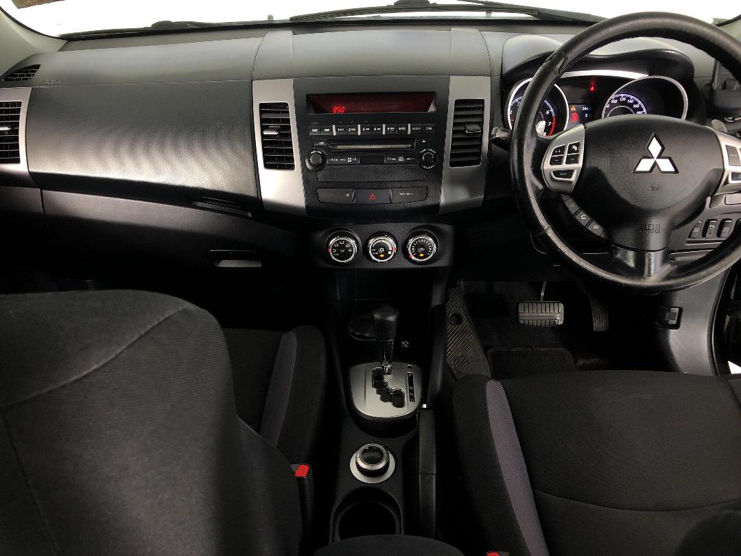 Photo '17' of Mitsubishi Outlander