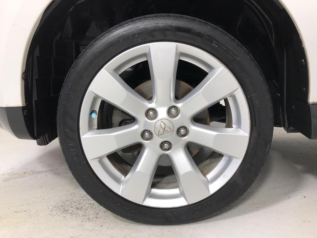 Photo '10' of Mitsubishi Outlander