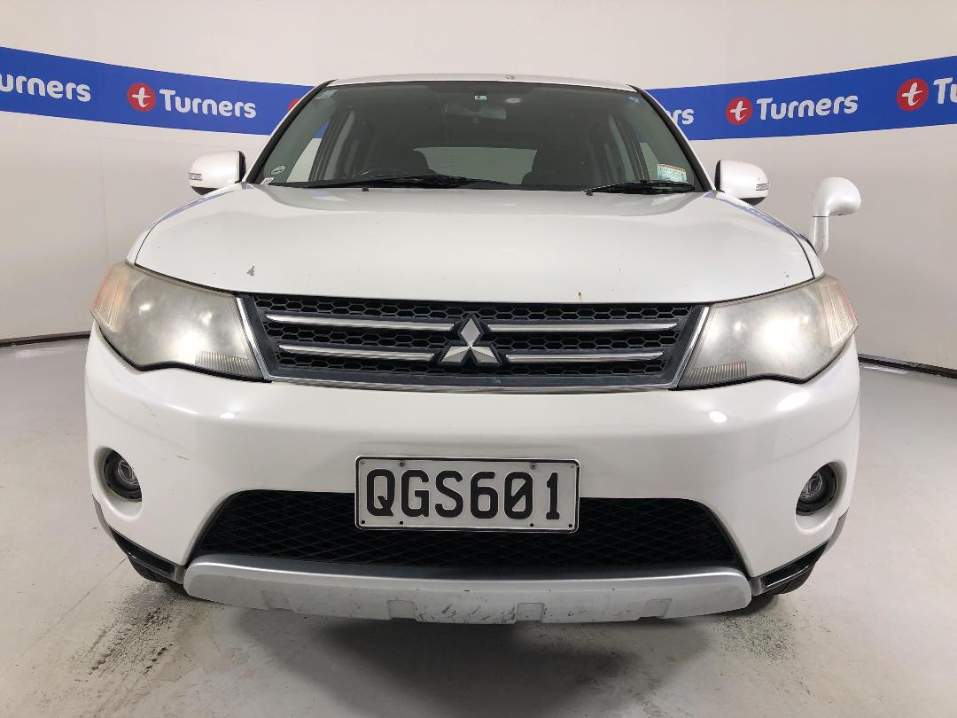 Photo '2' of Mitsubishi Outlander
