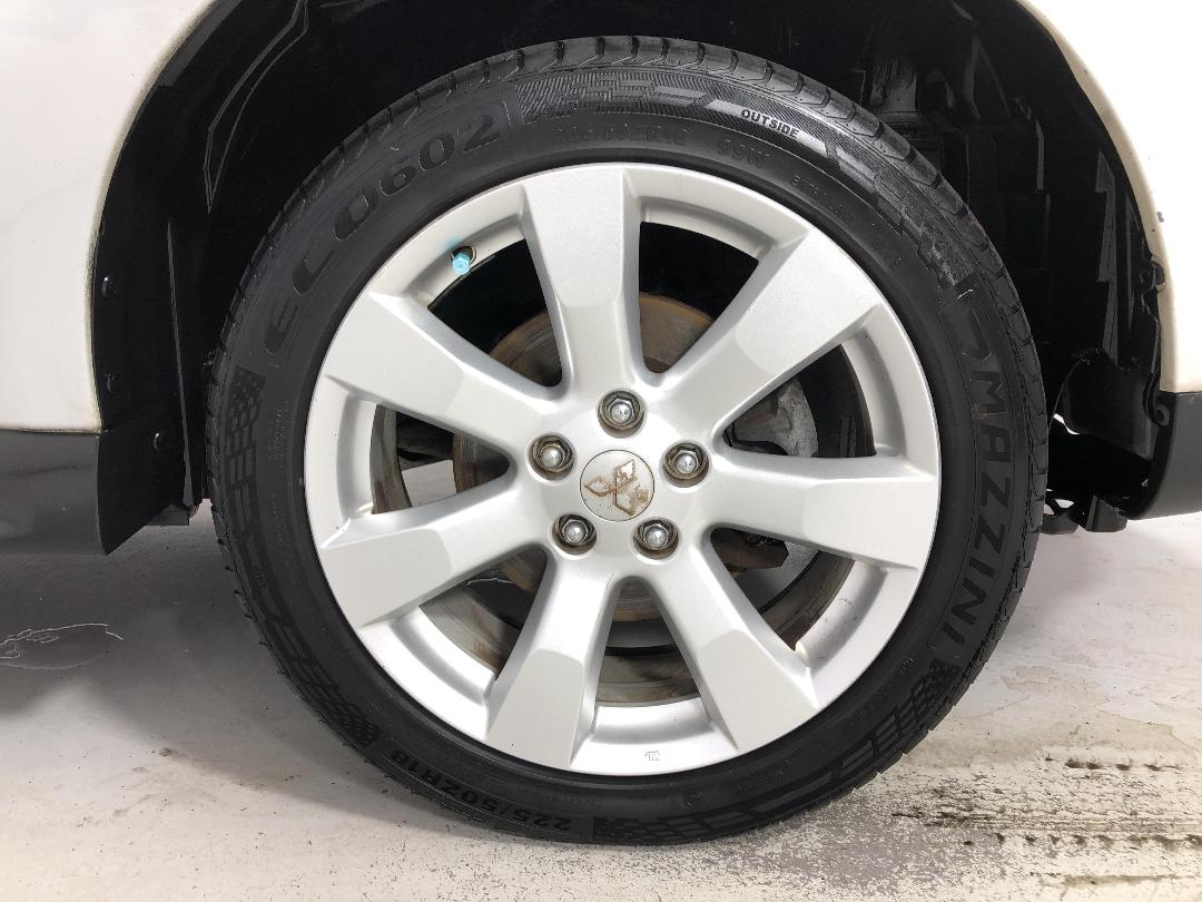 Photo '9' of Mitsubishi Outlander