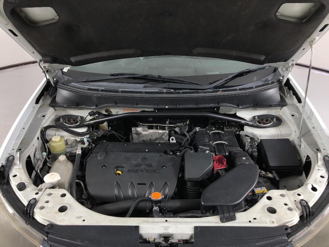 Photo '13' of Mitsubishi Outlander