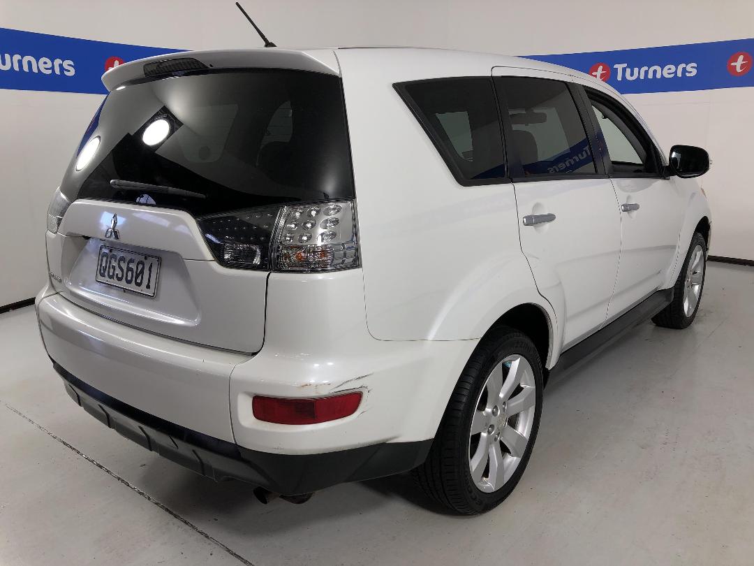 Photo '7' of Mitsubishi Outlander