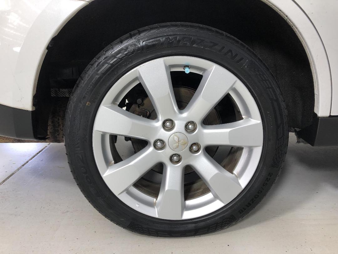 Photo '12' of Mitsubishi Outlander