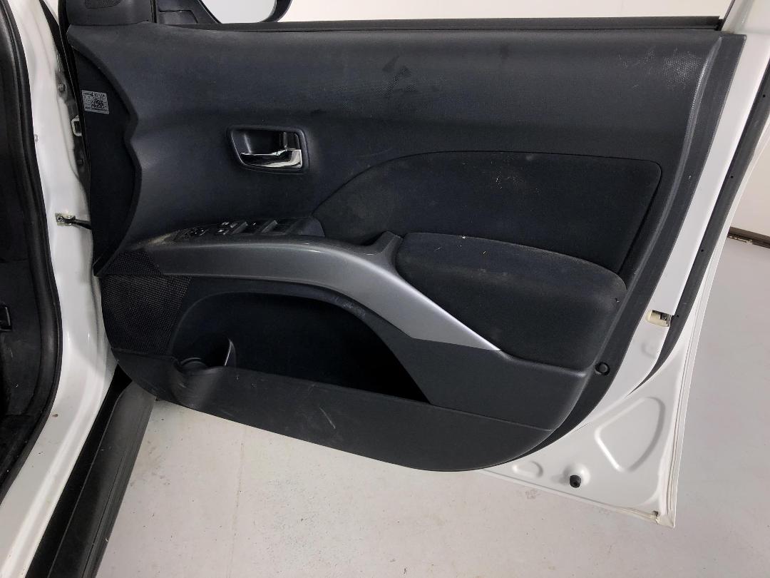 Photo '15' of Mitsubishi Outlander