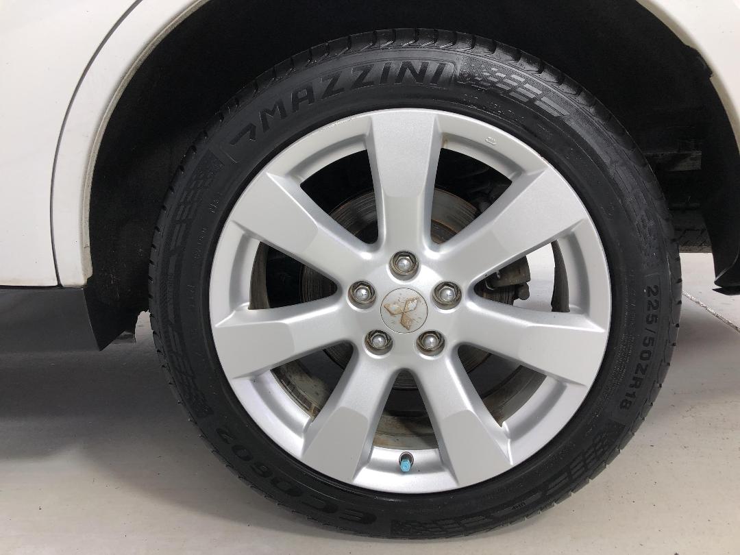 Photo '11' of Mitsubishi Outlander