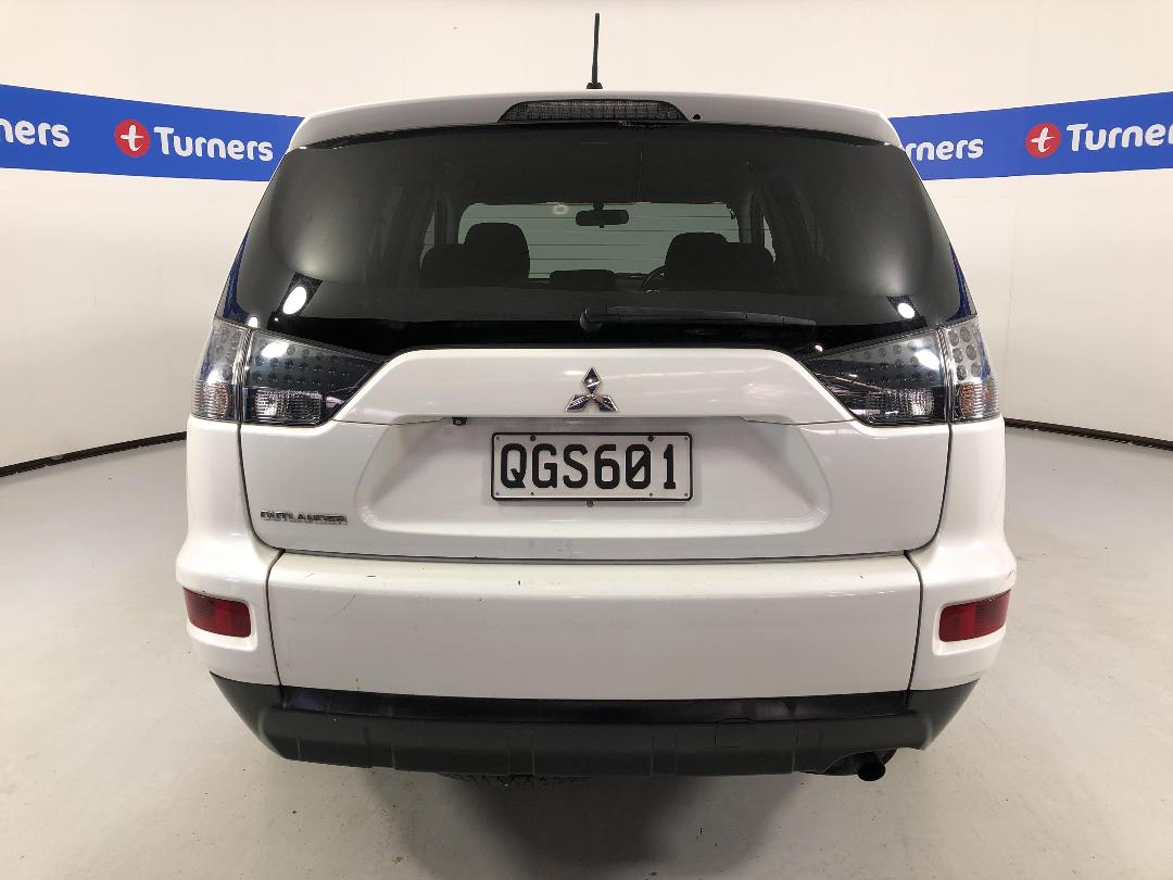 Photo '6' of Mitsubishi Outlander