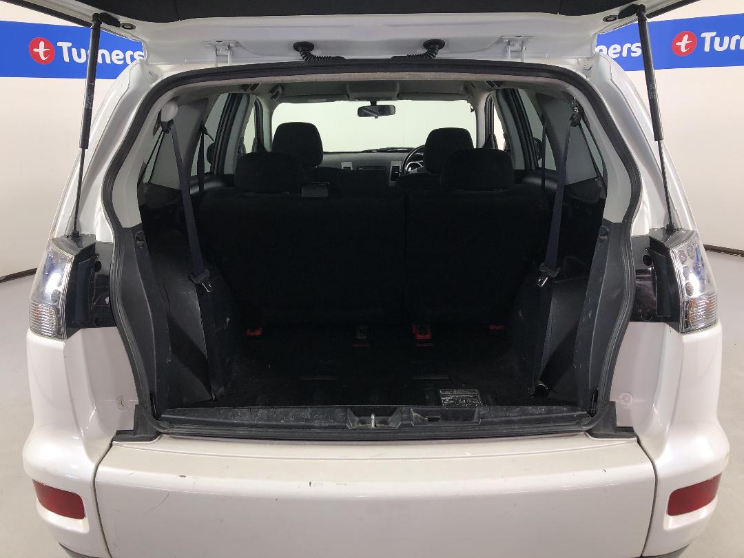 Photo '14' of Mitsubishi Outlander