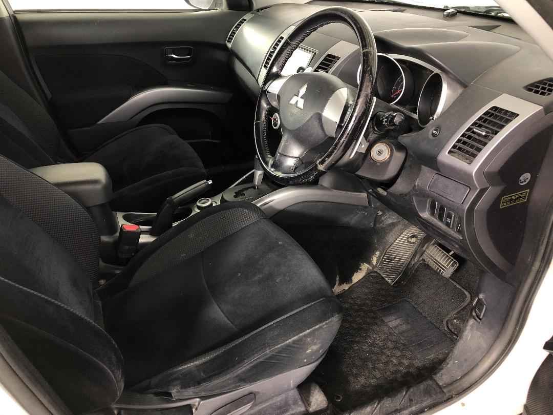 Photo '16' of Mitsubishi Outlander