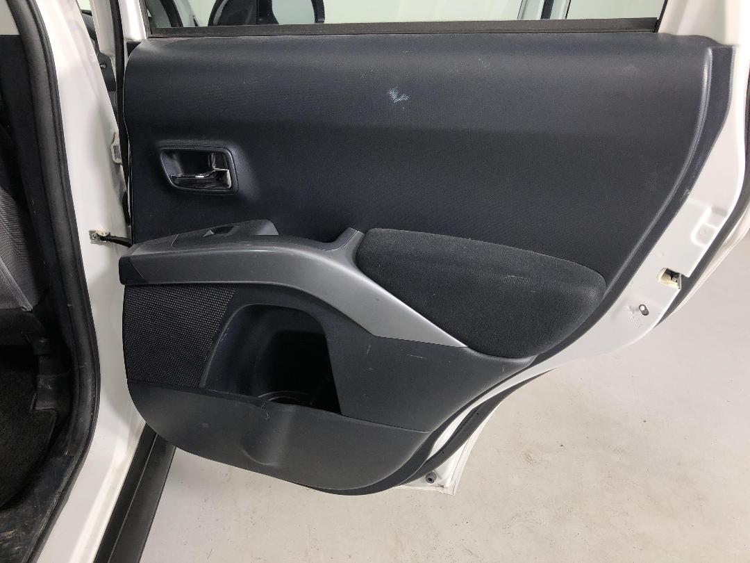 Photo '19' of Mitsubishi Outlander